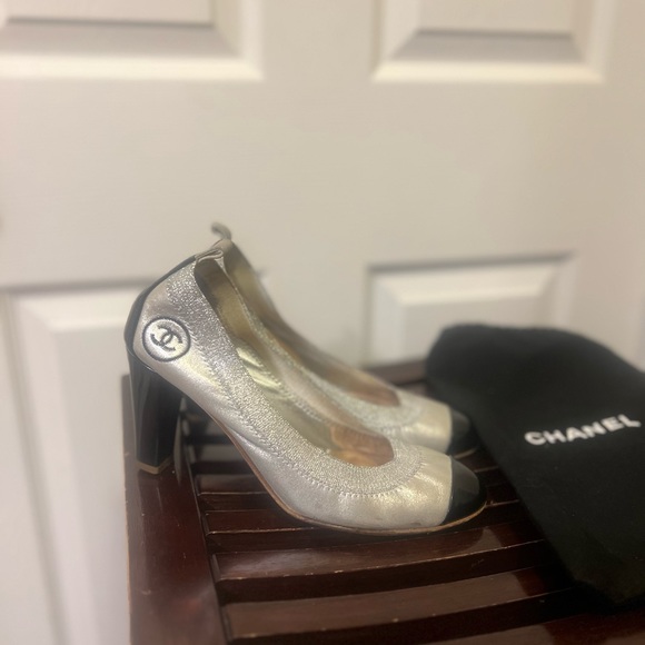Chanel pumps silver & black size 6US - Picture 2 of 16